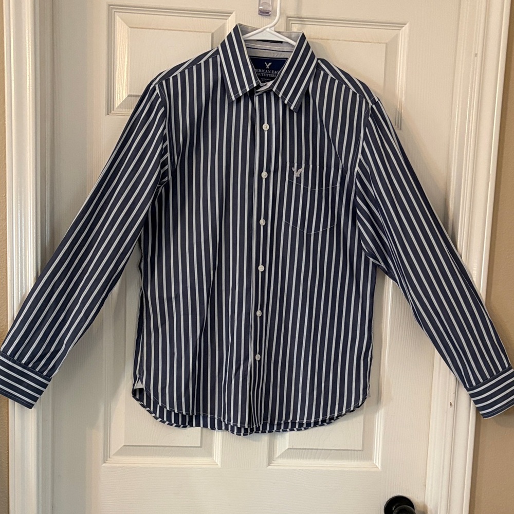 American Eagle Blue and White Striped Shirt, Vintage Fit. Men’s size M.